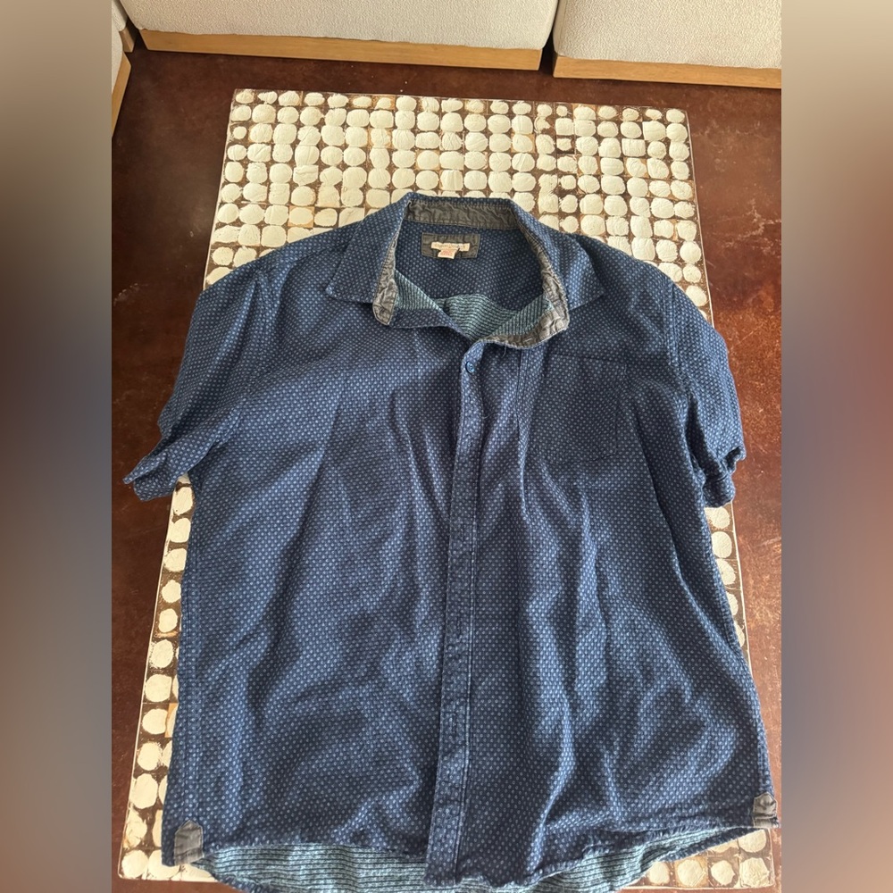 Men's Casual Short-Sleeve Navy Button-Down Shirt
